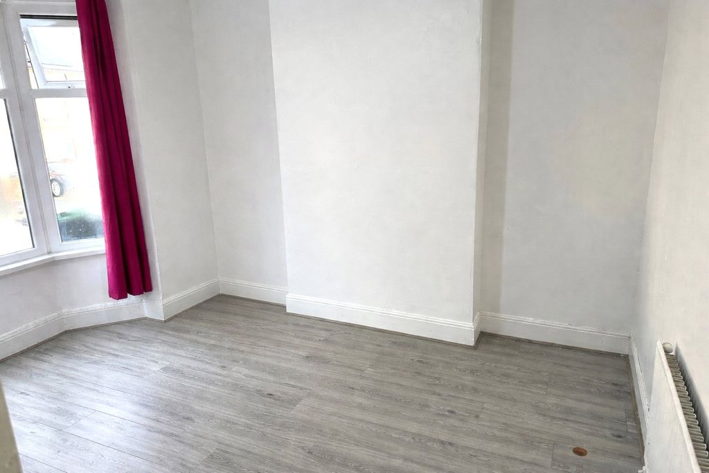 Property photo 3 of 19 Picture No. 37