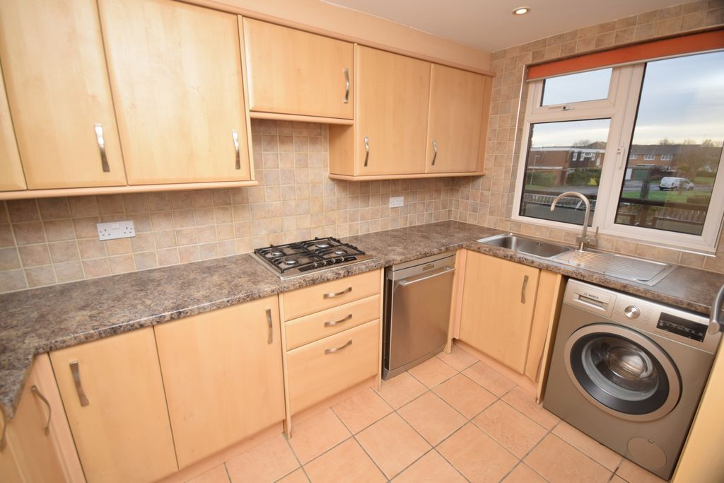 Property photo 3 of 12 Kitchen