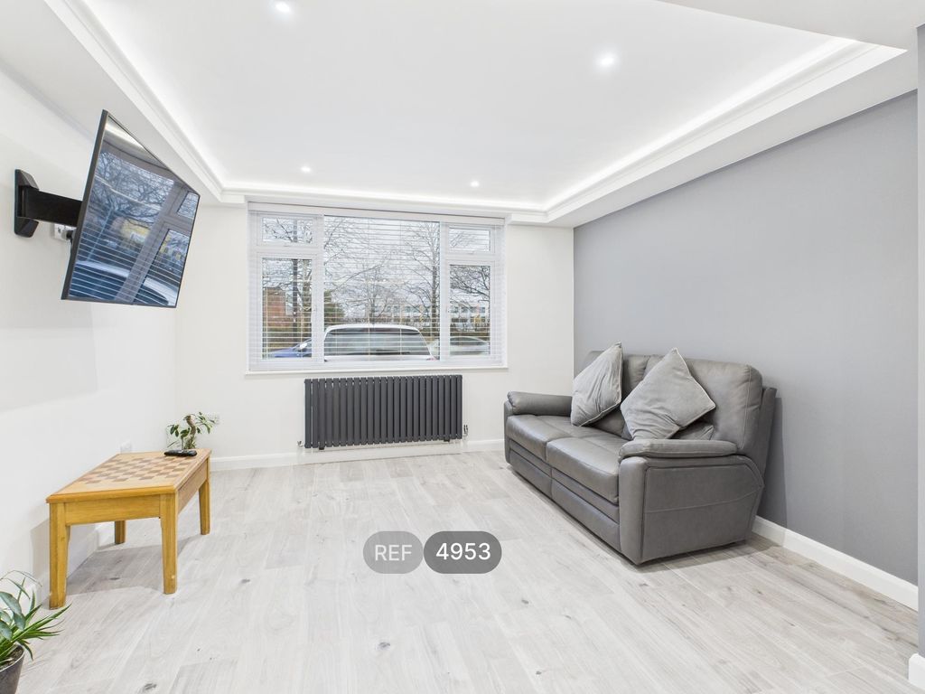 Property photo 2 of 19 Living/Dining Room