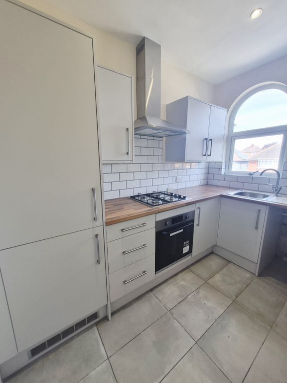 Property photo 3 of 9 Kitchen