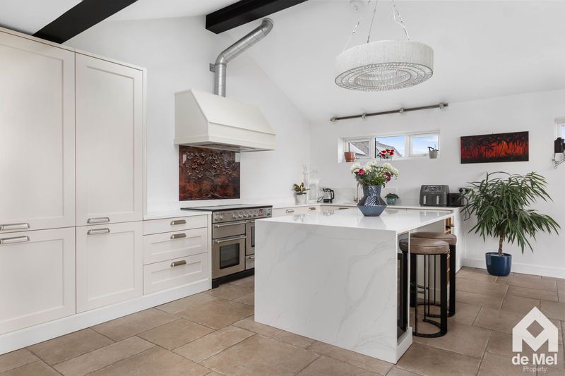 Property photo 3 of 33 Photo 27