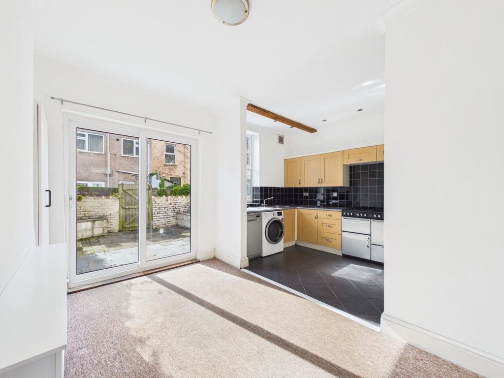 Property photo 3 of 25 Cam01530G0-Pr0408-Still016.Jpg