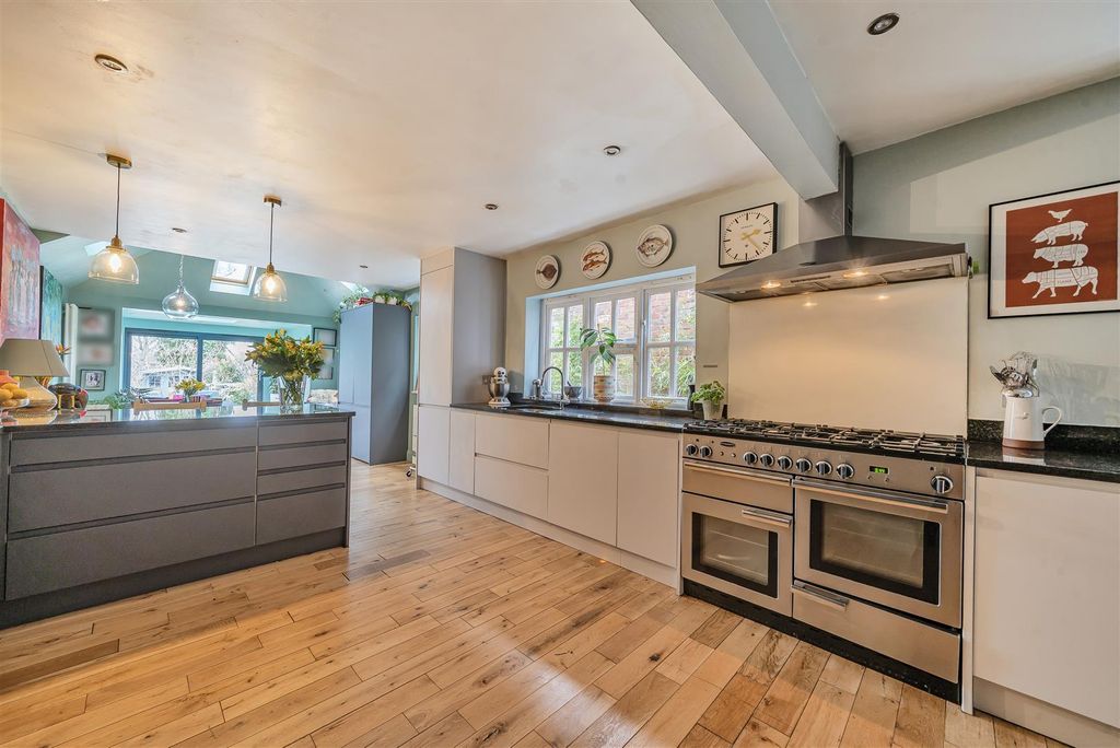 Property photo 2 of 19 Kitchen