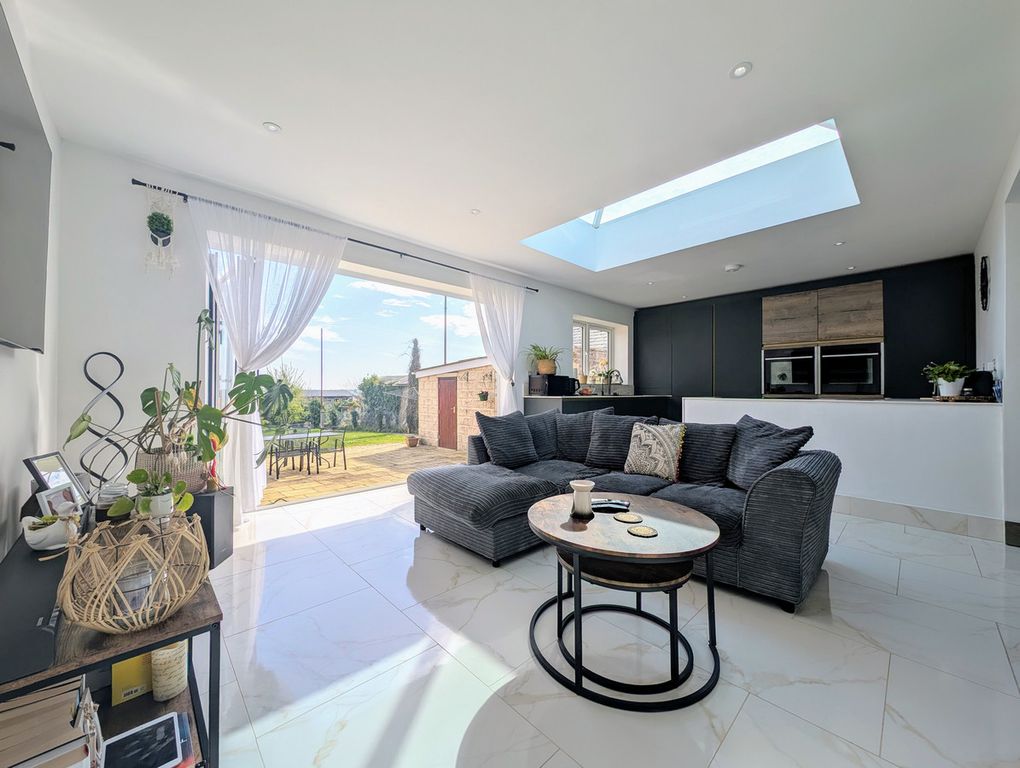 Property photo 1 of 31