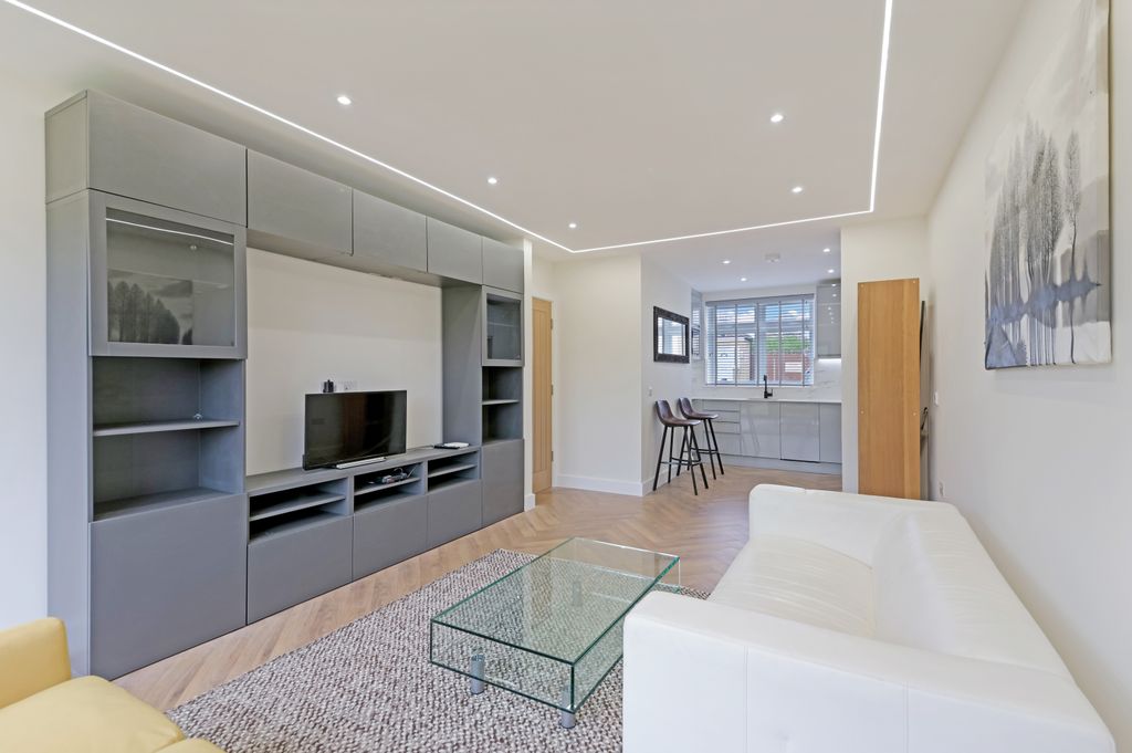 Property photo 1 of 12 Newark Road,63A -33