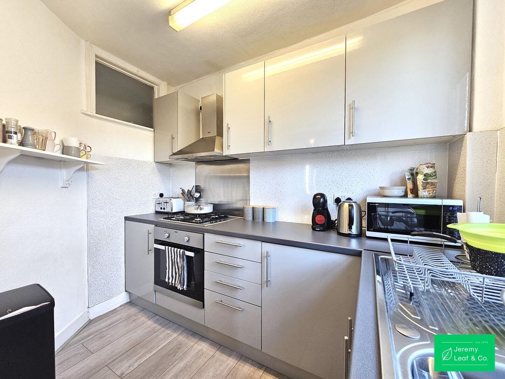 Property photo 3 of 15 Kitchen