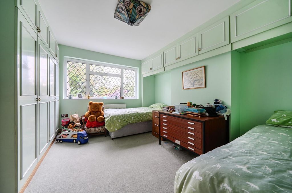 Additional image 11 of 5 bed property for saleCanons Drive, Edgware HA8