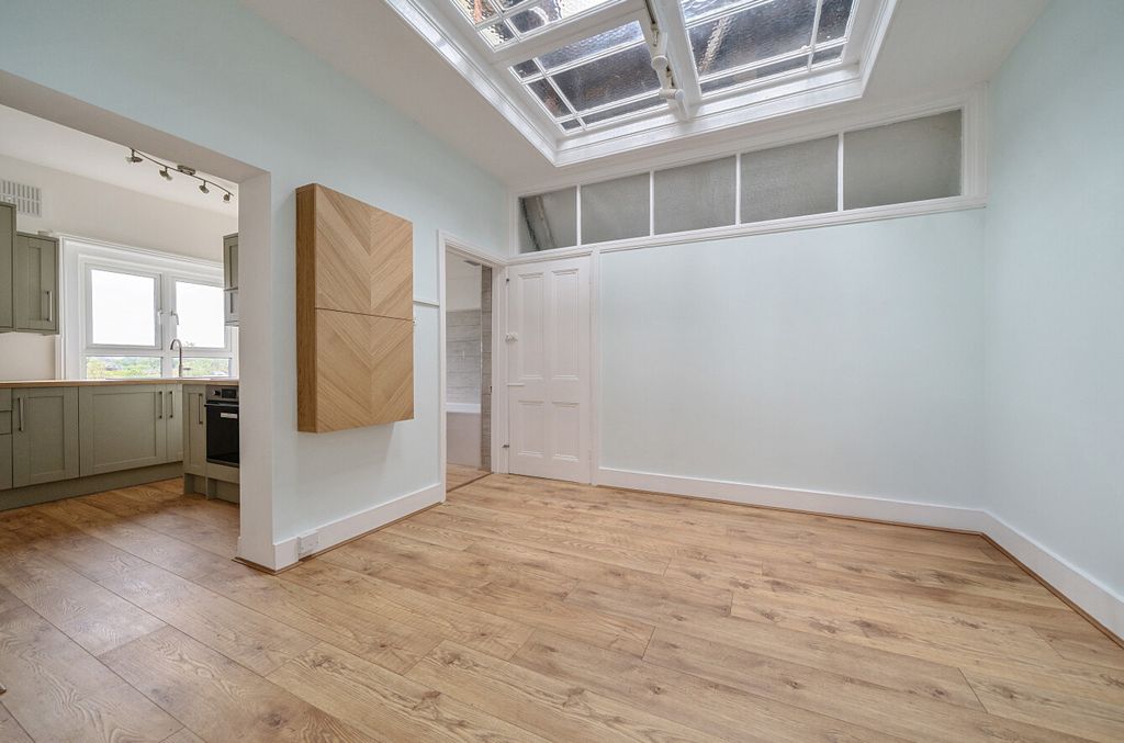 Property photo 3 of 18 14-1295313-16-682...