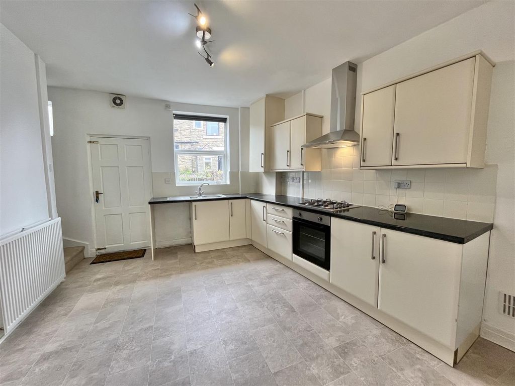 Property photo 2 of 9 Kitchen