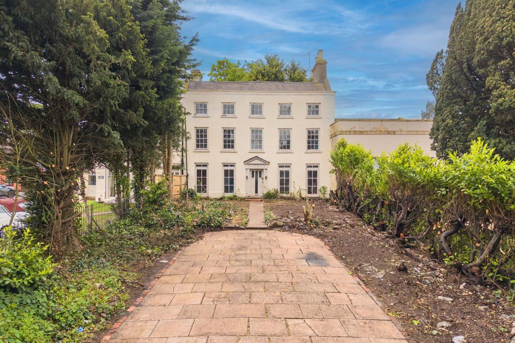 Property photo 1 of 30