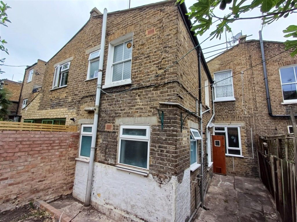 Property photo 2 of 6