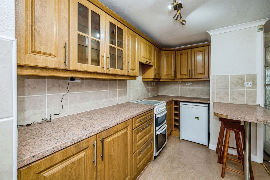Property photo 2 of 20