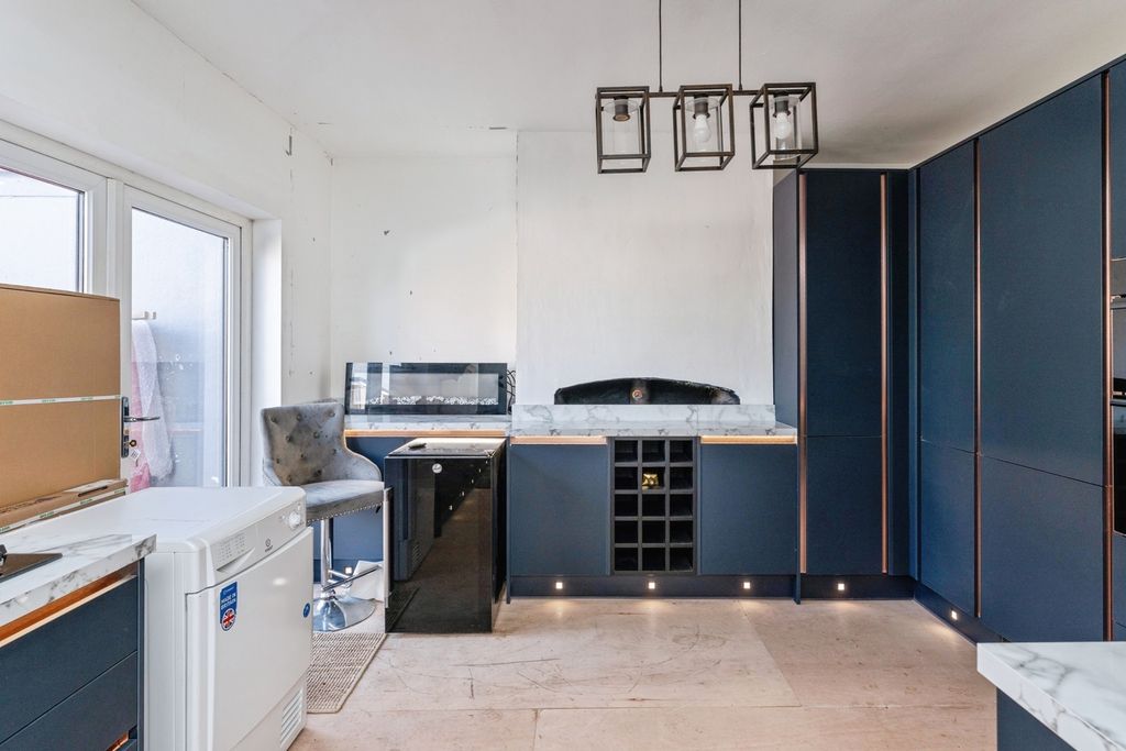 Property photo 3 of 20 Pbox-Img.Jpg