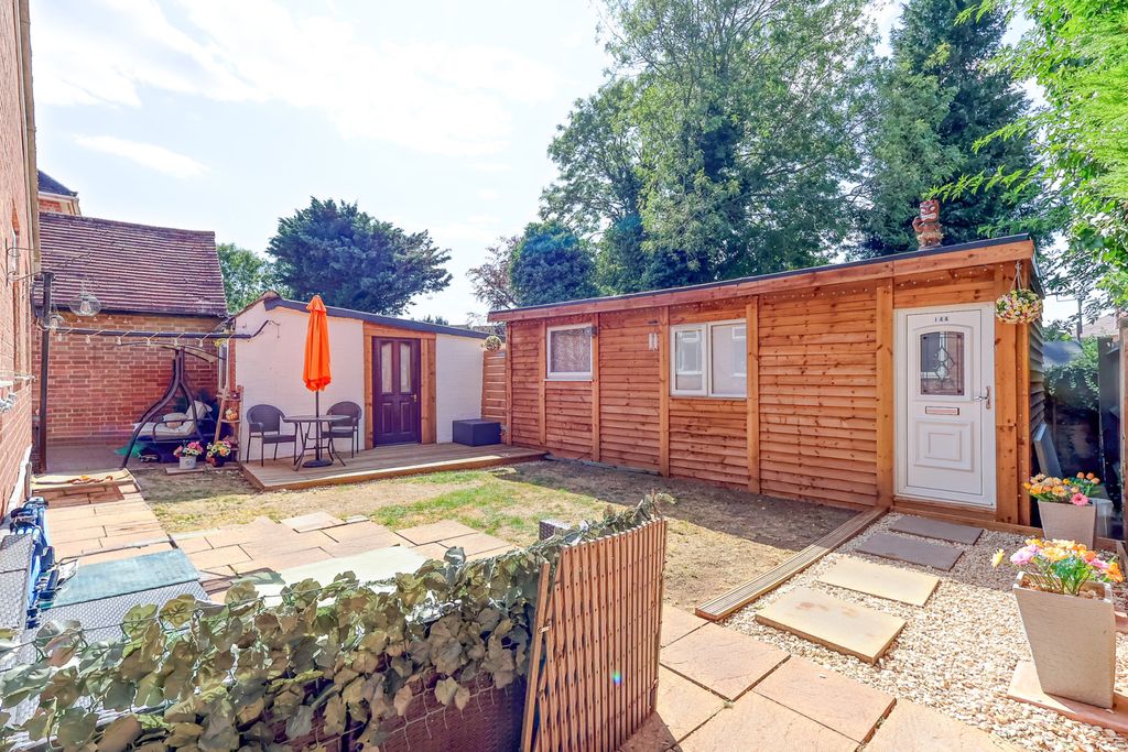 Property photo 2 of 11 Picture No. 15