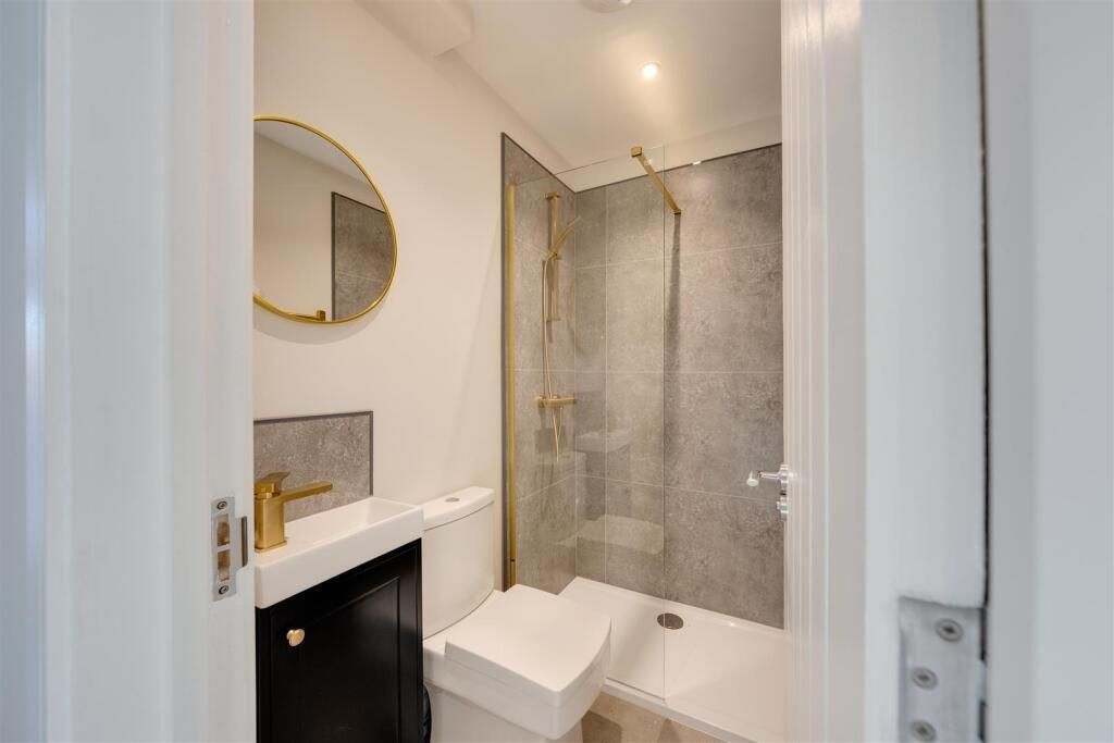 Property photo 3 of 28 Bathroom