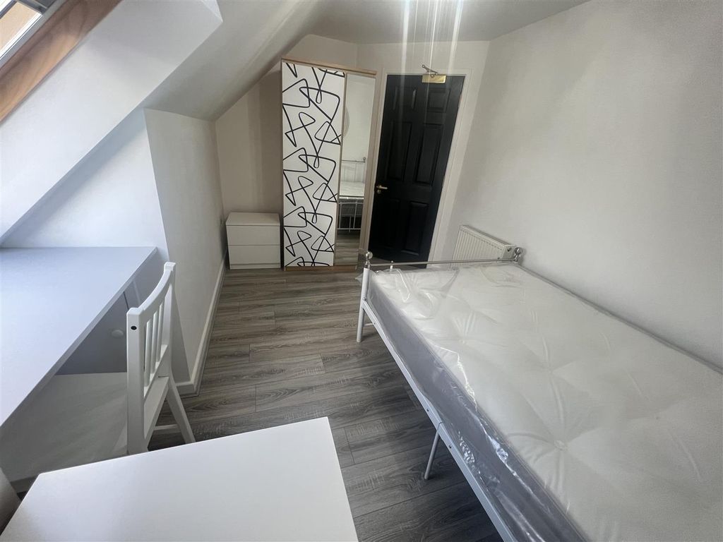 Property photo 1 of 6 Room4.Jpg