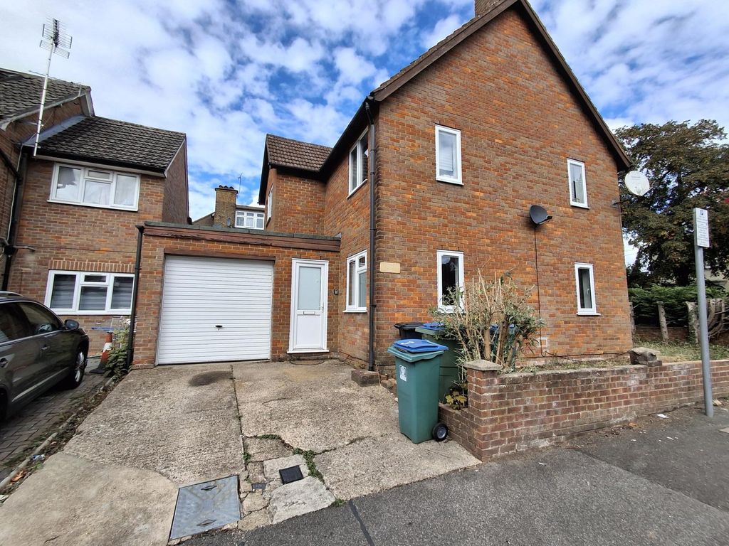 Property photo 1 of 7 Two Bedroom Maisonette With Garage