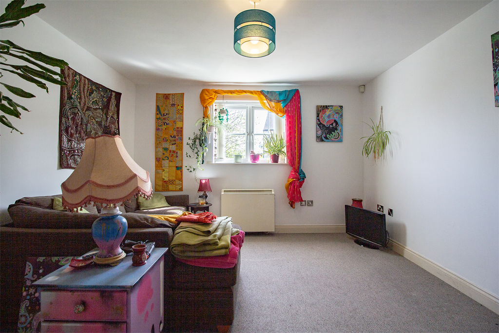 Property photo 2 of 18 Lounge