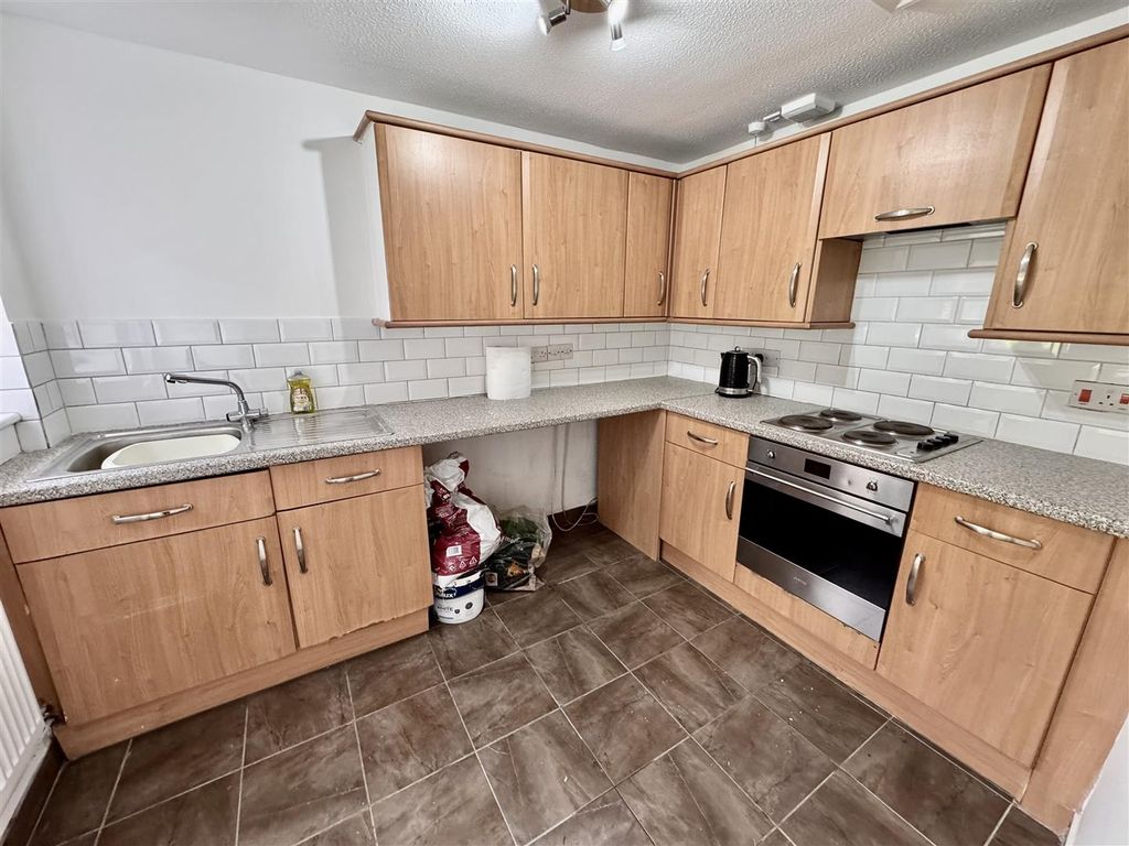 Property photo 3 of 13 Kitchen