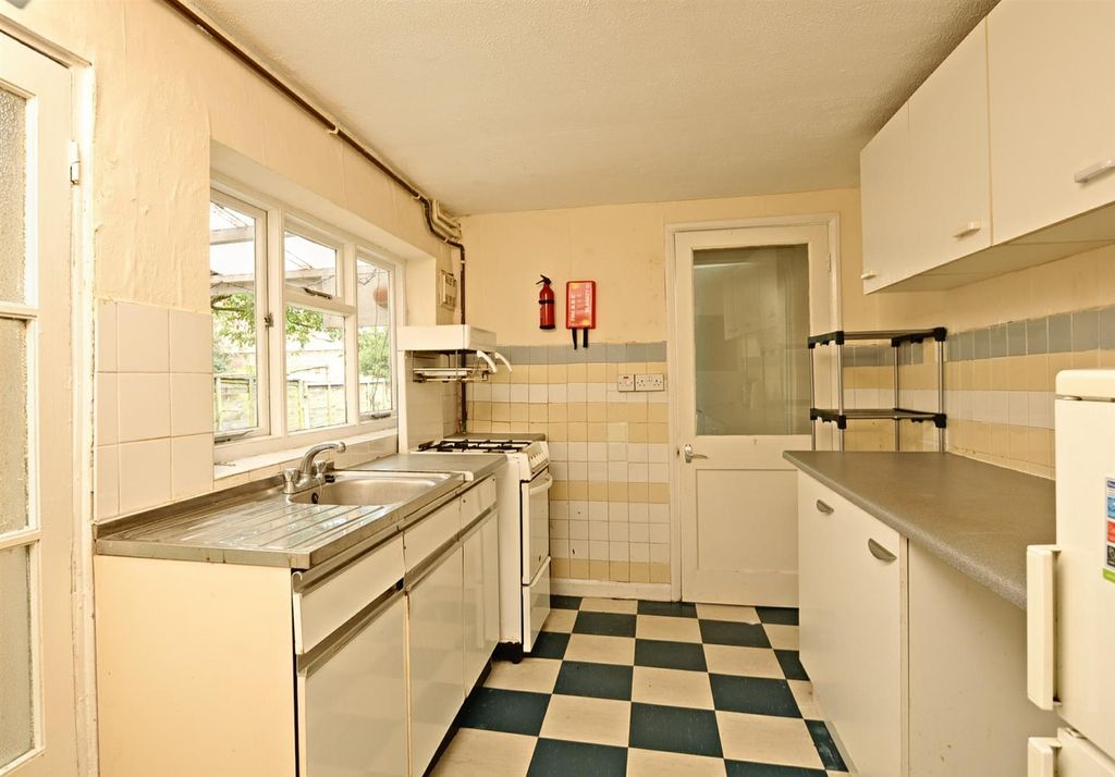 Property photo 2 of 6