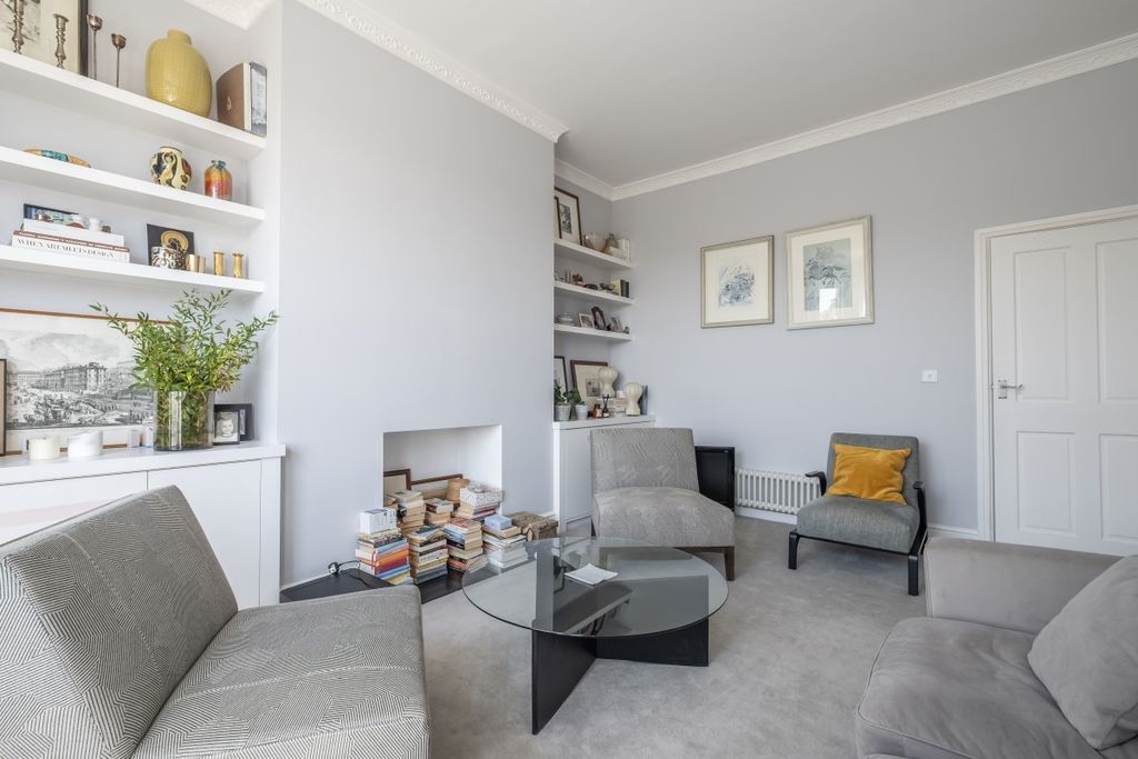 Property photo 3 of 13 123A-West-Hill-005