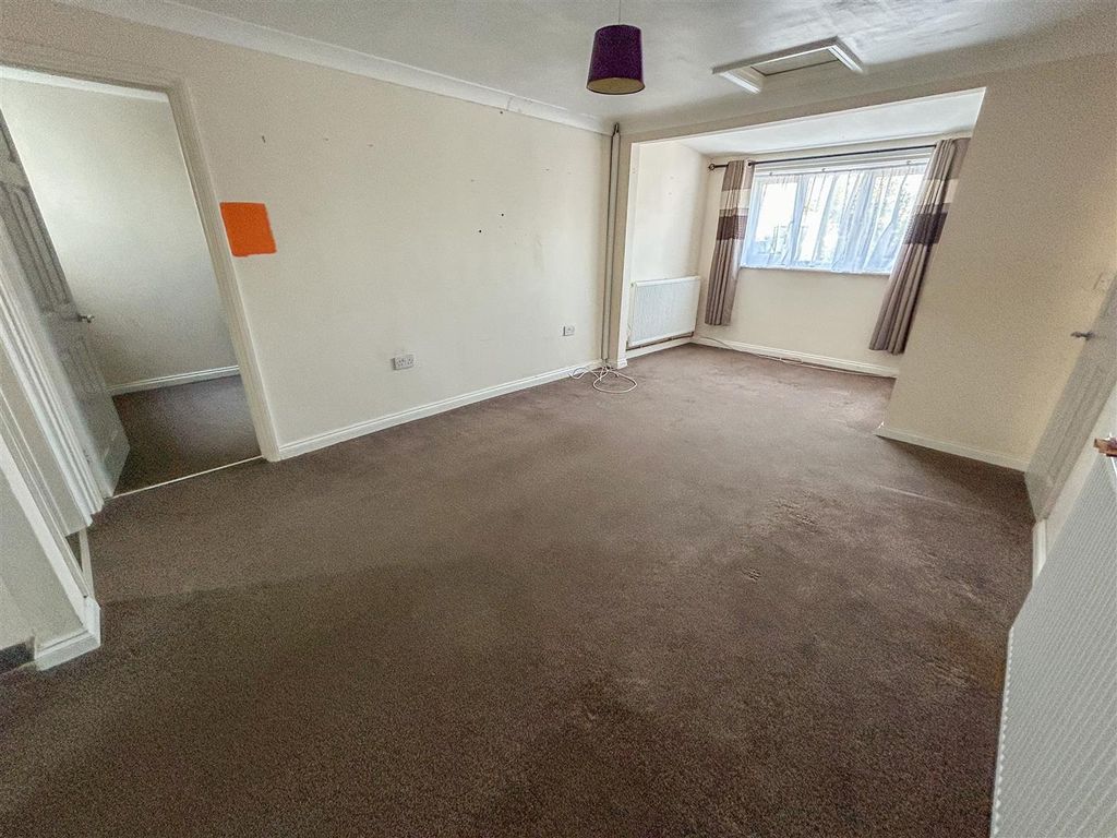 Property photo 2 of 14 Lounge