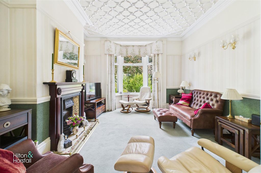 Property photo 3 of 32 Brooklands Road