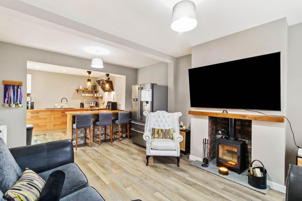 Property photo 2 of 19