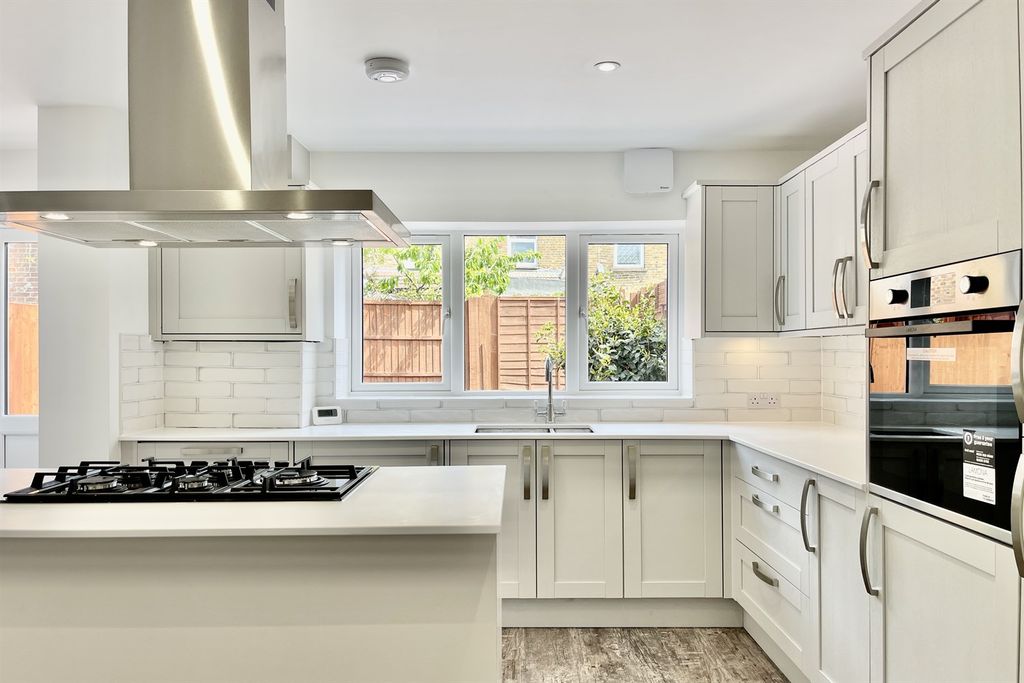 Property photo 3 of 17 Kitchen