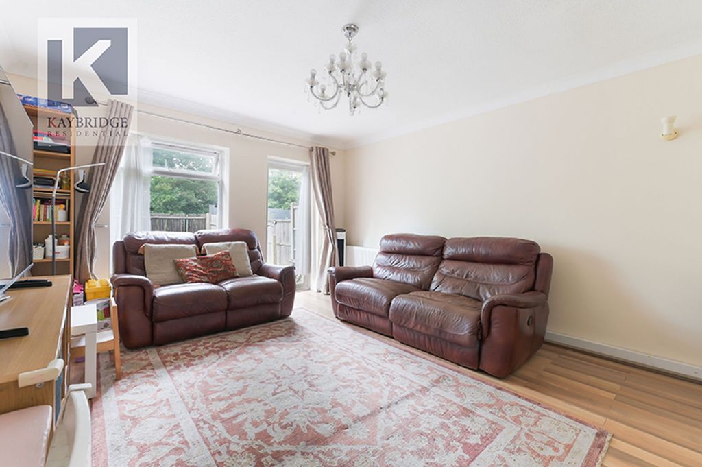 Property photo 3 of 12 Edwards Close, Worcester Park - Kt4 8Pe