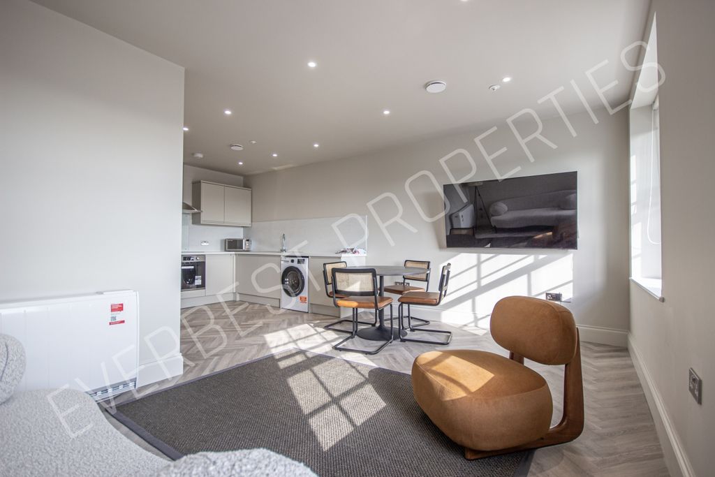 Property photo 3 of 13 4