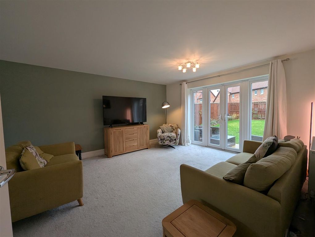 Property photo 3 of 19 Lounge/Diner