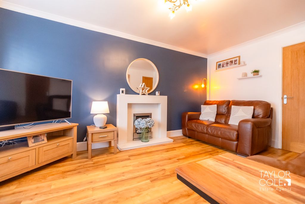 Property photo 2 of 31