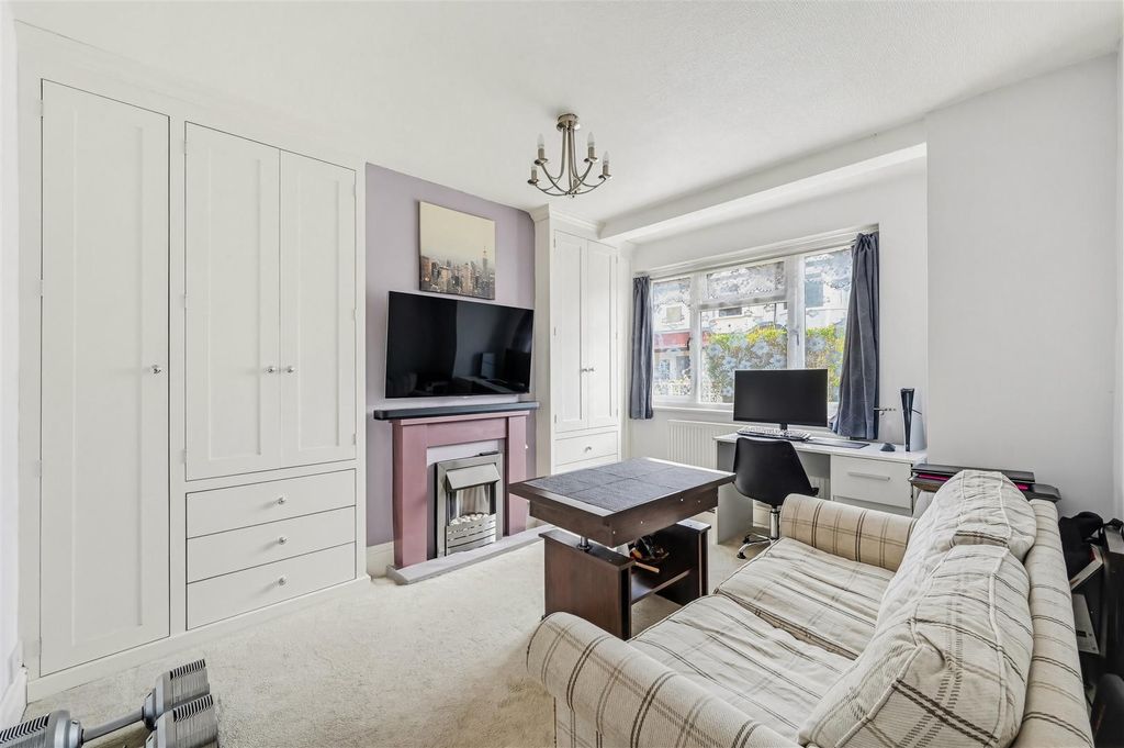 Property photo 3 of 9