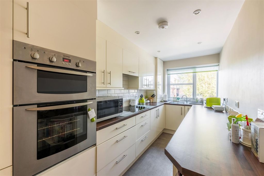 Property photo 2 of 14 87 The Drive-2.Jpg