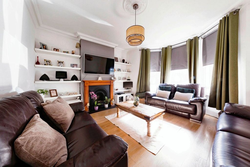 Property photo 1 of 17