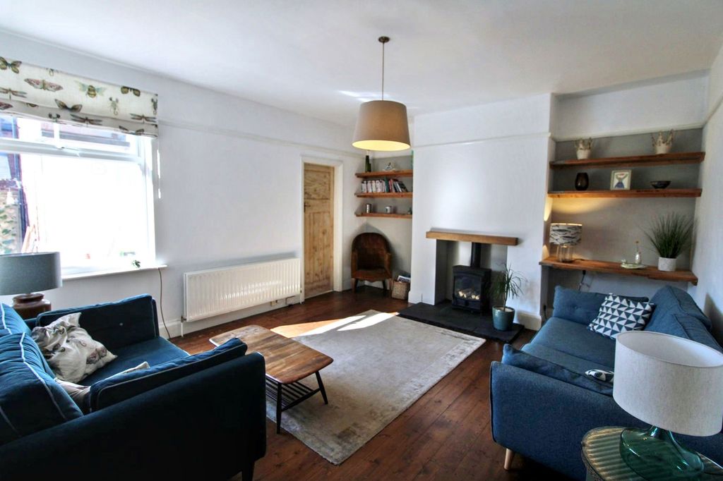Property photo 2 of 9