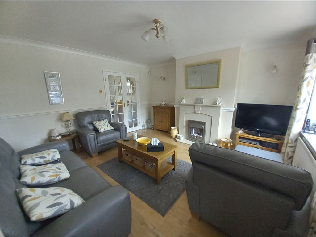 Property photo 2 of 19 Lounge