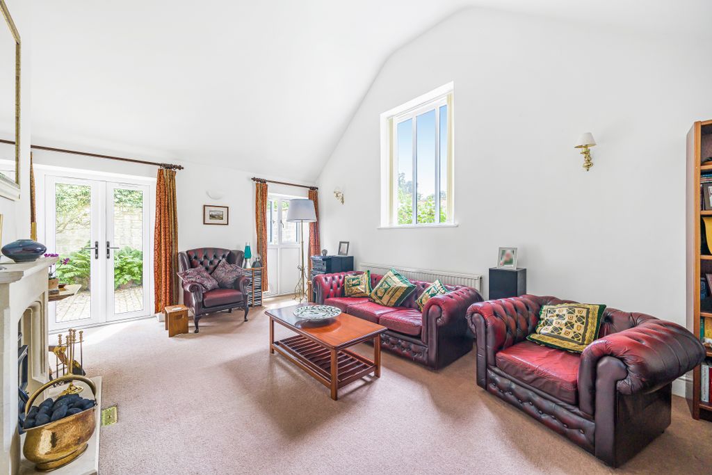 Property photo 2 of 19