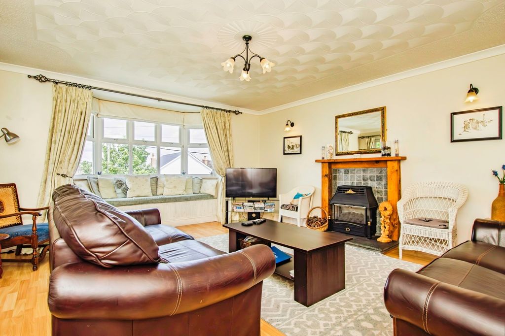 Property photo 2 of 18 Photo