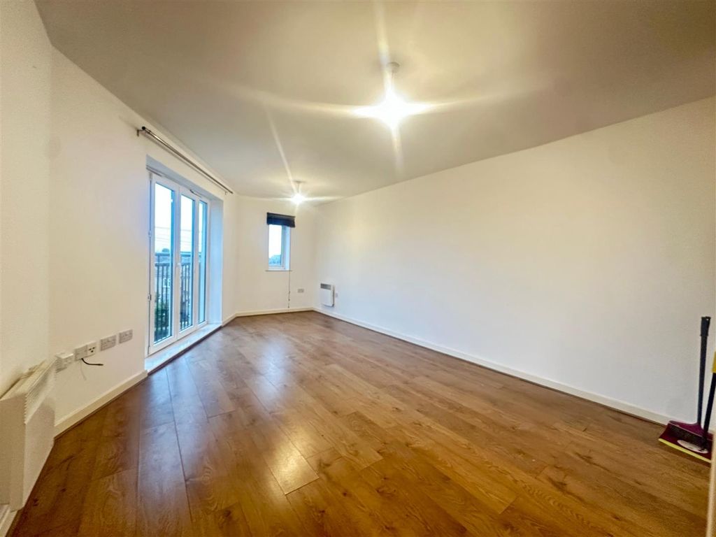 Property photo 2 of 12 d8B908B5-d281-4Bec-9233-E2029Eadd651.Jpg