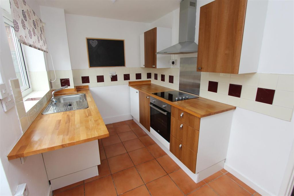 Property photo 3 of 9 189 Pen Y Cae Kitchenx.Jpg