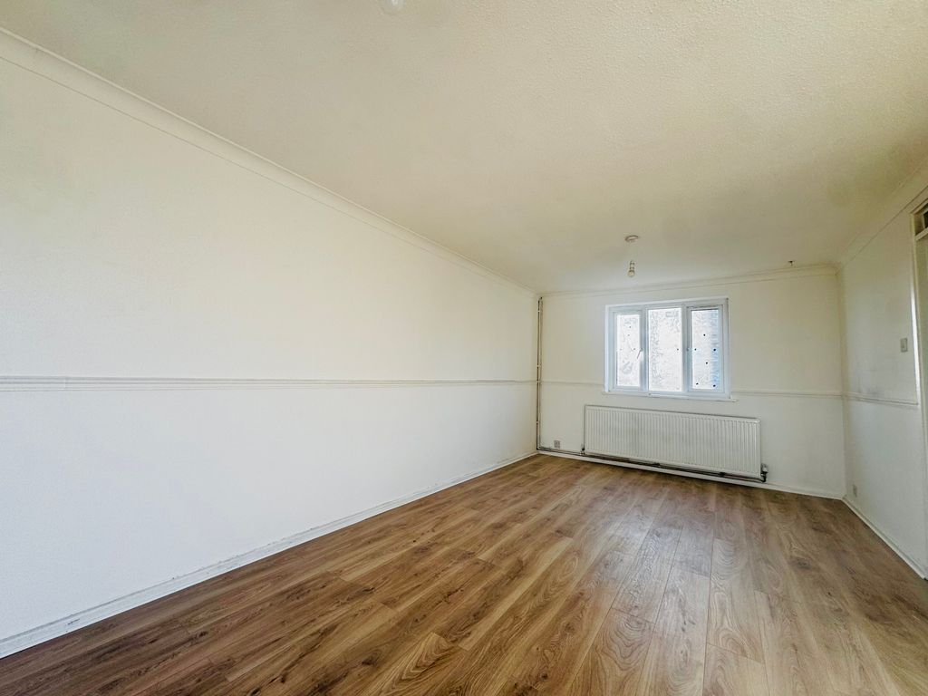 Property photo 3 of 11 Image