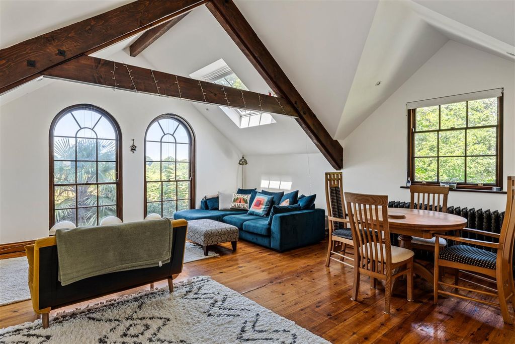 Property photo 2 of 19 3 Chapel Grove-27.Jpg