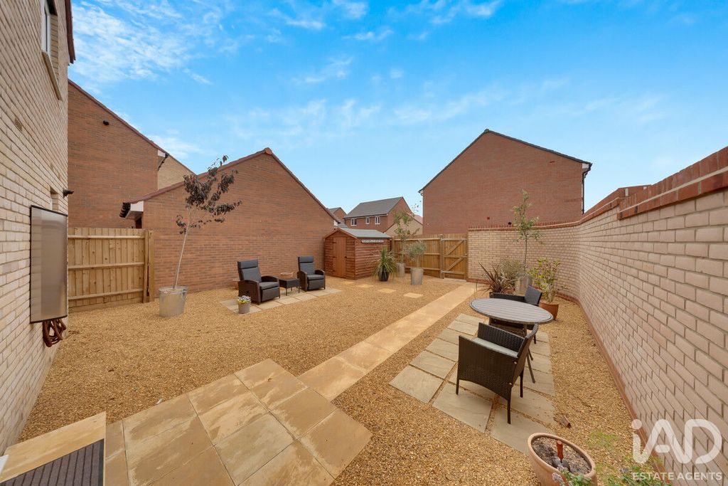 Property photo 2 of 31