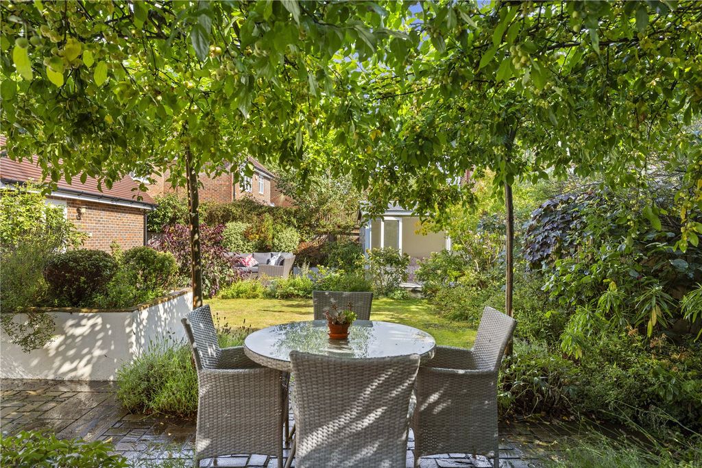 Property photo 1 of 34 Garden