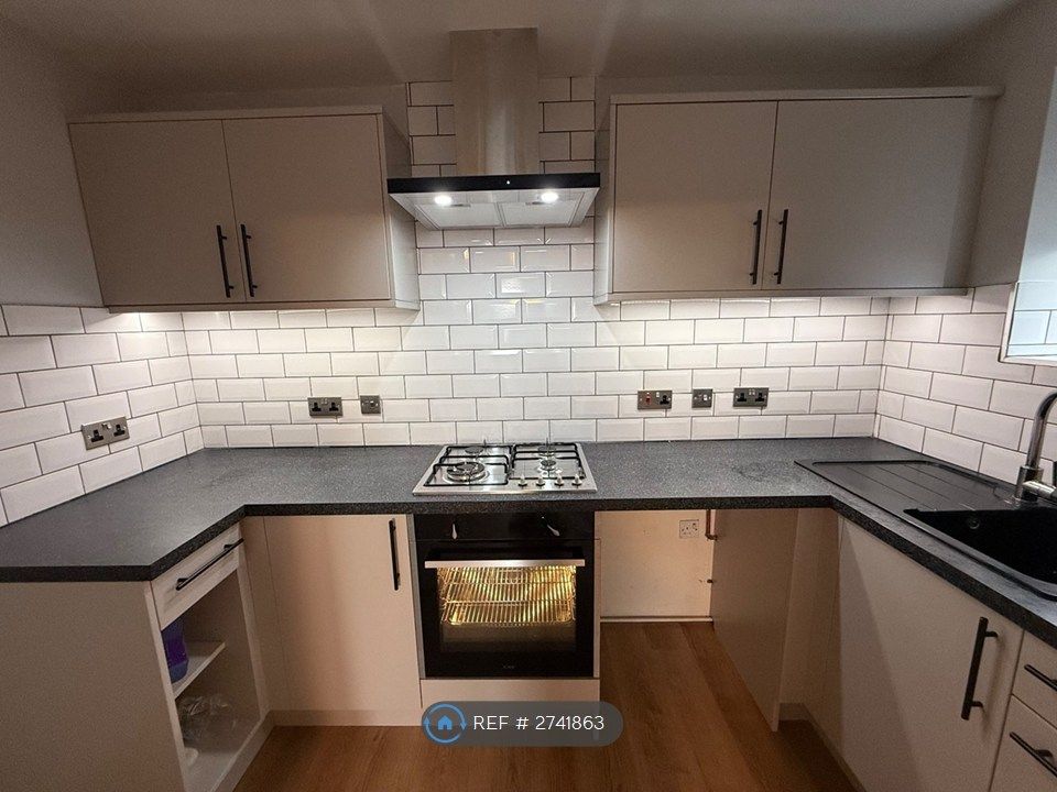 Property photo 3 of 11 Kitchen