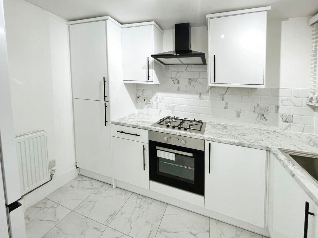 Property photo 3 of 10 Image