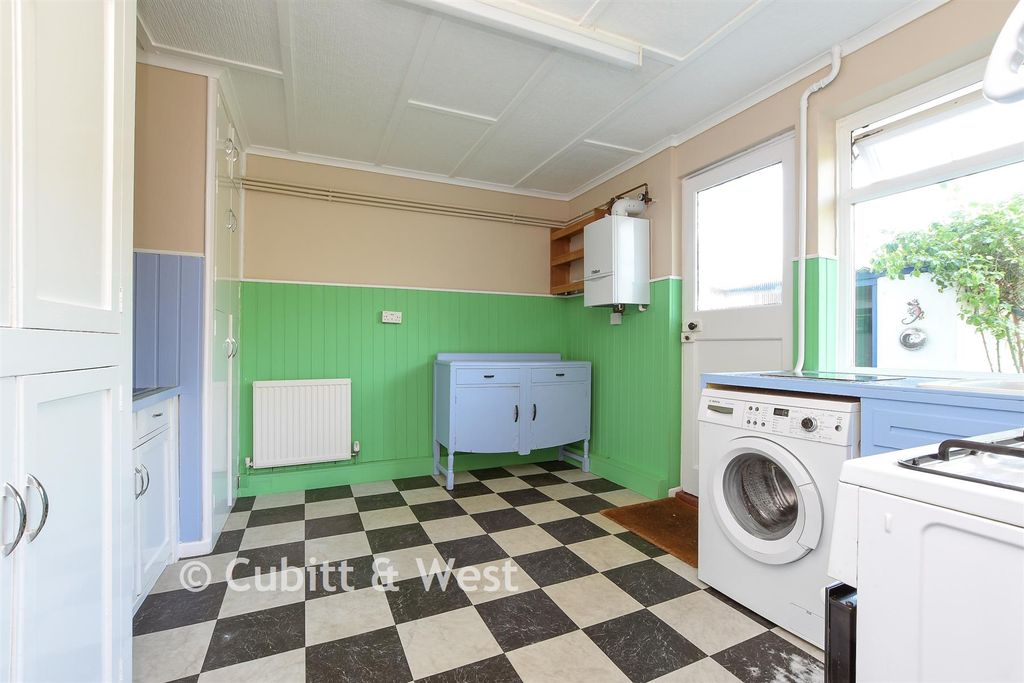Property photo 3 of 12 Kitchen