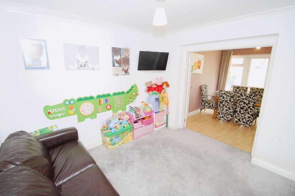 Property photo 3 of 13 Photo 2